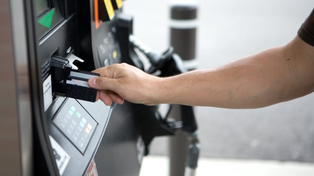 Guide to fleet fuel cards for business