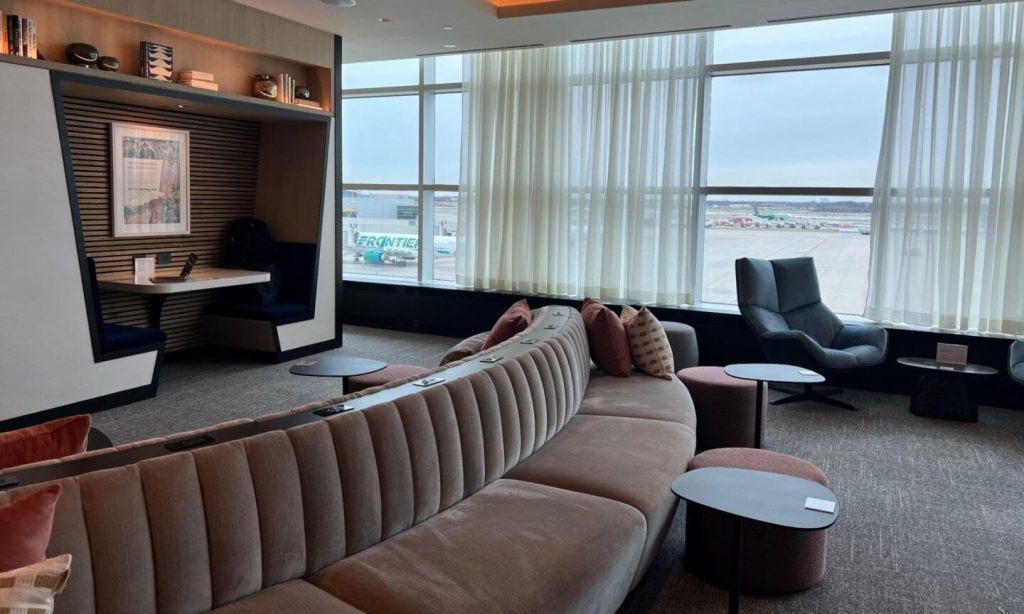 Chase Sapphire Lounge PHL: Spacious, Delightful