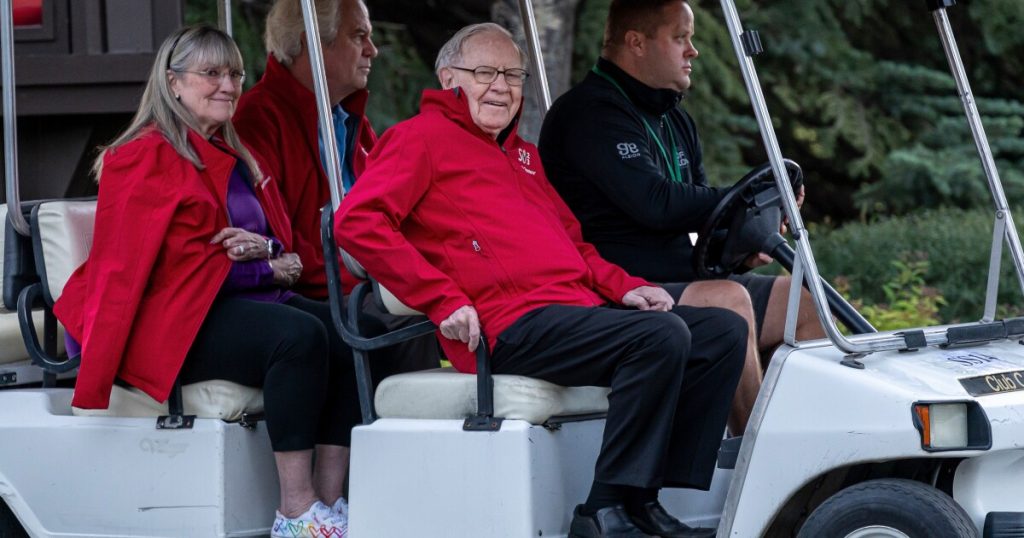 Warren Buffett reaffirms his preference for stocks over cash