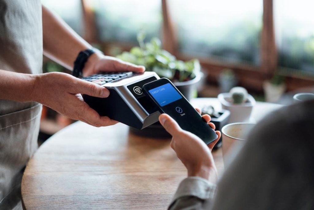 What Are The Pros And Cons Of Going Cashless?