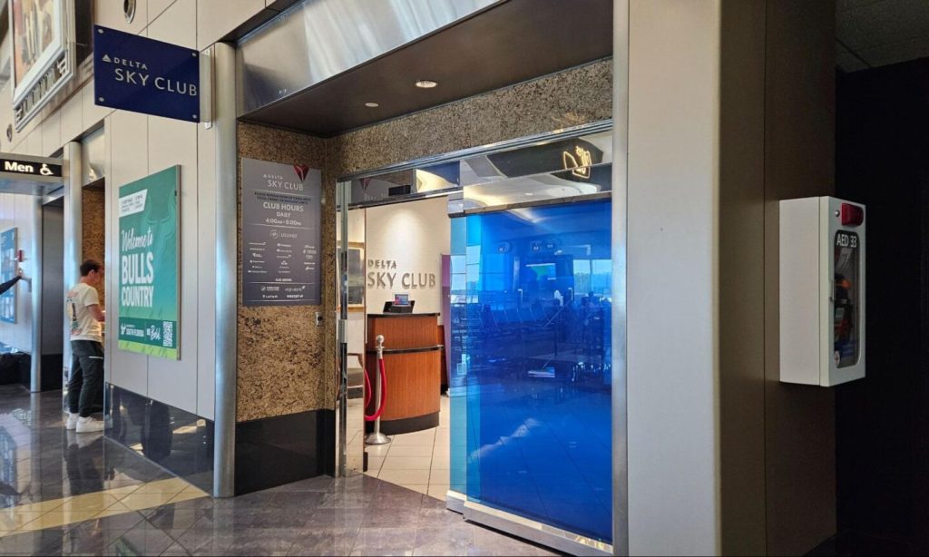 Tampa Delta Sky Club: Small, but Satisfactory