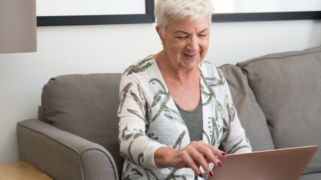 What is fixed income investing? Consider these pros and cons