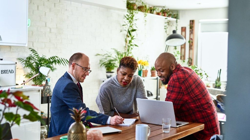 7 investing mistakes financial pros say you should avoid