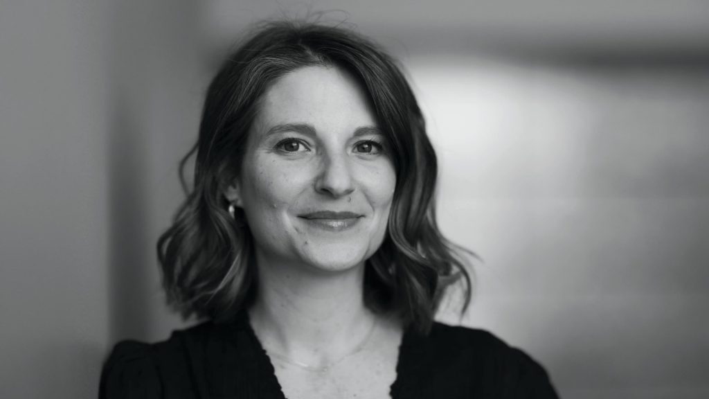 Author tells of discovering 0,000 in debt in her name Author tells of discovering 0,000 in debt in her name