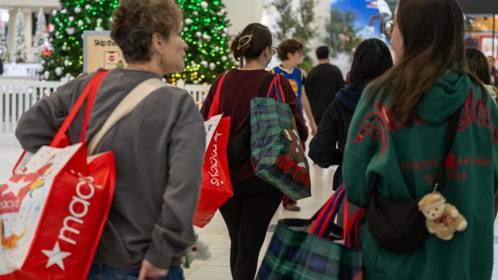 Shoppers focus on return policies Shoppers focus on return policies