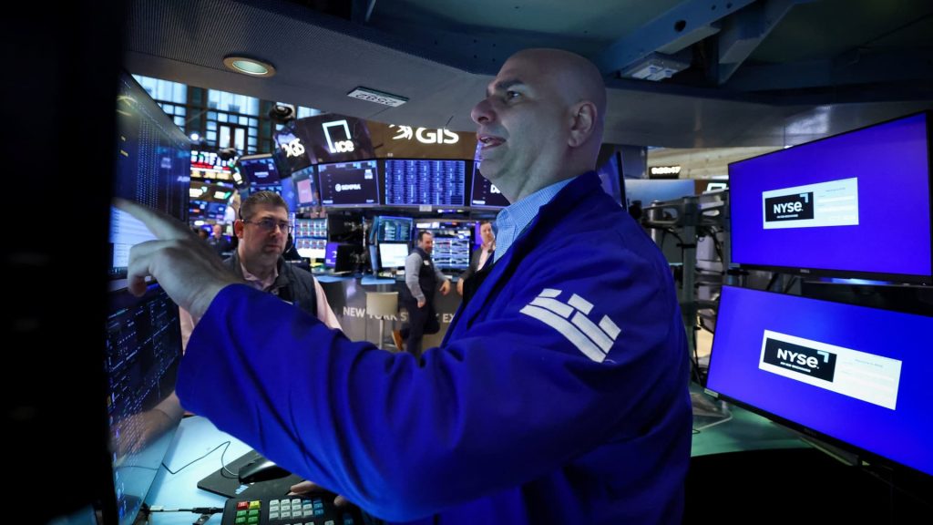 Volume in stock, oil futures surged minutes before Trump’s market-turning post Volume in stock, oil futures surged minutes before Trump’s market-turning post